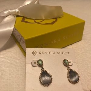 Kendra Scott drop earrings